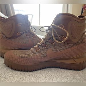 Nike Air Wild Sneakers/Boots